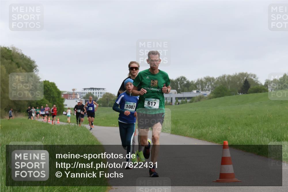 04.05.2025 - 8. Wedeler Halbmarathon Yannick Fuchs http://msf.ph/oto/7822431 04.05.2025 11:10:41 Laufen 1000, 1087, 617 meine-sportfotos.de
