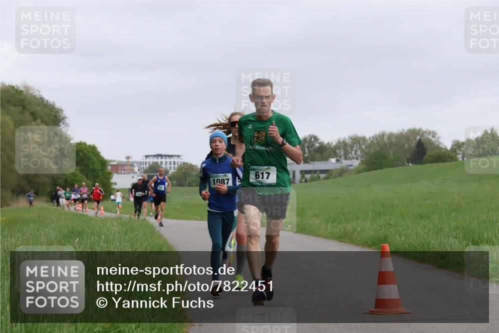 04.05.2025 - 8. Wedeler Halbmarathon Yannick Fuchs http://msf.ph/oto/7822451 04.05.2025 11:10:41 Laufen 1087, 617 meine-sportfotos.de