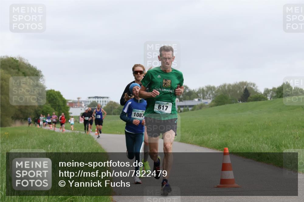04.05.2025 - 8. Wedeler Halbmarathon Yannick Fuchs http://msf.ph/oto/7822479 04.05.2025 11:10:41 Laufen 1087, 617 meine-sportfotos.de