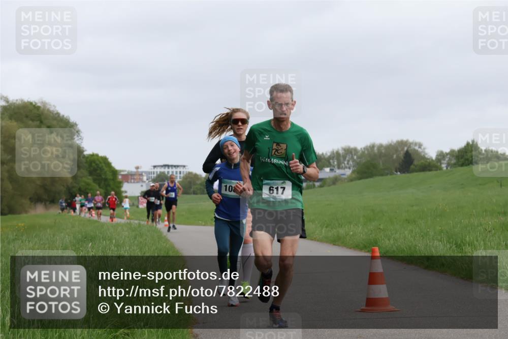04.05.2025 - 8. Wedeler Halbmarathon Yannick Fuchs http://msf.ph/oto/7822488 04.05.2025 11:10:41 Laufen 10, 617 meine-sportfotos.de