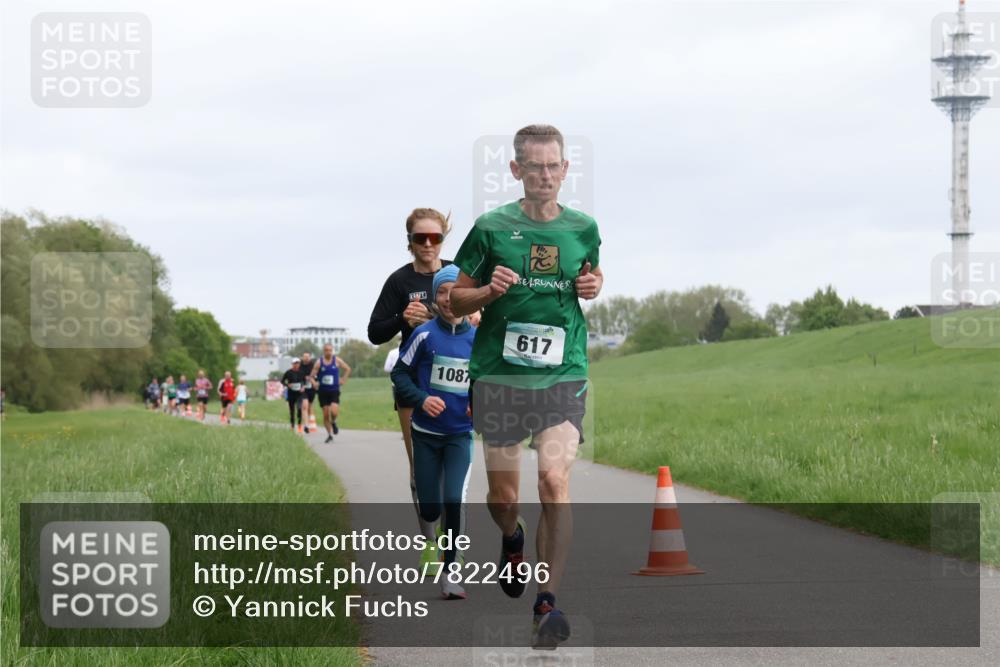 04.05.2025 - 8. Wedeler Halbmarathon Yannick Fuchs http://msf.ph/oto/7822496 04.05.2025 11:10:42 Laufen 1087, 617 meine-sportfotos.de