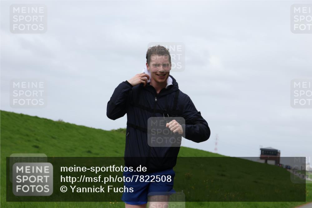 04.05.2025 - 8. Wedeler Halbmarathon Yannick Fuchs http://msf.ph/oto/7822508 04.05.2025 11:52:09 Laufen  meine-sportfotos.de