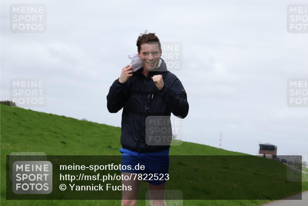04.05.2025 - 8. Wedeler Halbmarathon Yannick Fuchs http://msf.ph/oto/7822523 04.05.2025 11:52:09 Laufen  meine-sportfotos.de