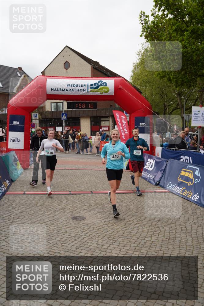 04.05.2025 - 8. Wedeler Halbmarathon Felixshl http://msf.ph/oto/7822536 04.05.2025 11:58:14 Ziel 3, 348, 440, 1135 meine-sportfotos.de