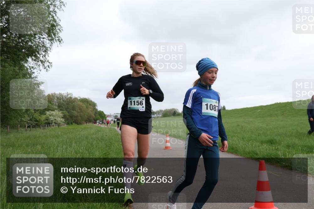 04.05.2025 - 8. Wedeler Halbmarathon Yannick Fuchs http://msf.ph/oto/7822563 04.05.2025 11:10:45 Laufen 1156, 8161, 1087 meine-sportfotos.de