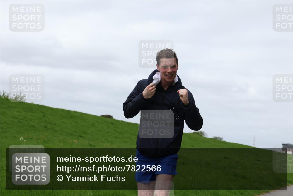 04.05.2025 - 8. Wedeler Halbmarathon Yannick Fuchs http://msf.ph/oto/7822566 04.05.2025 11:52:10 Laufen  meine-sportfotos.de
