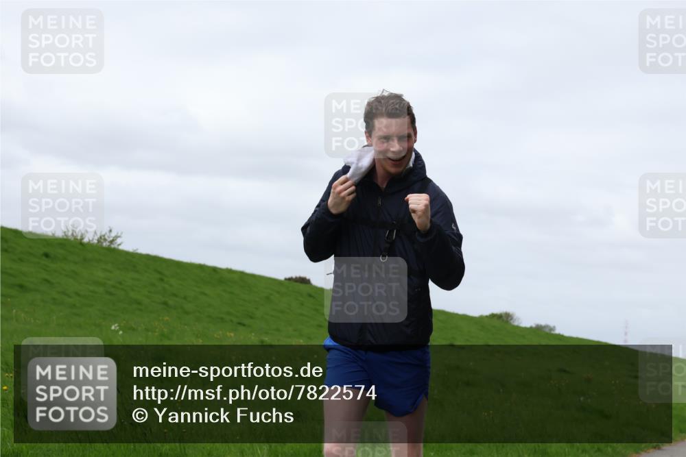 04.05.2025 - 8. Wedeler Halbmarathon Yannick Fuchs http://msf.ph/oto/7822574 04.05.2025 11:52:10 Laufen  meine-sportfotos.de