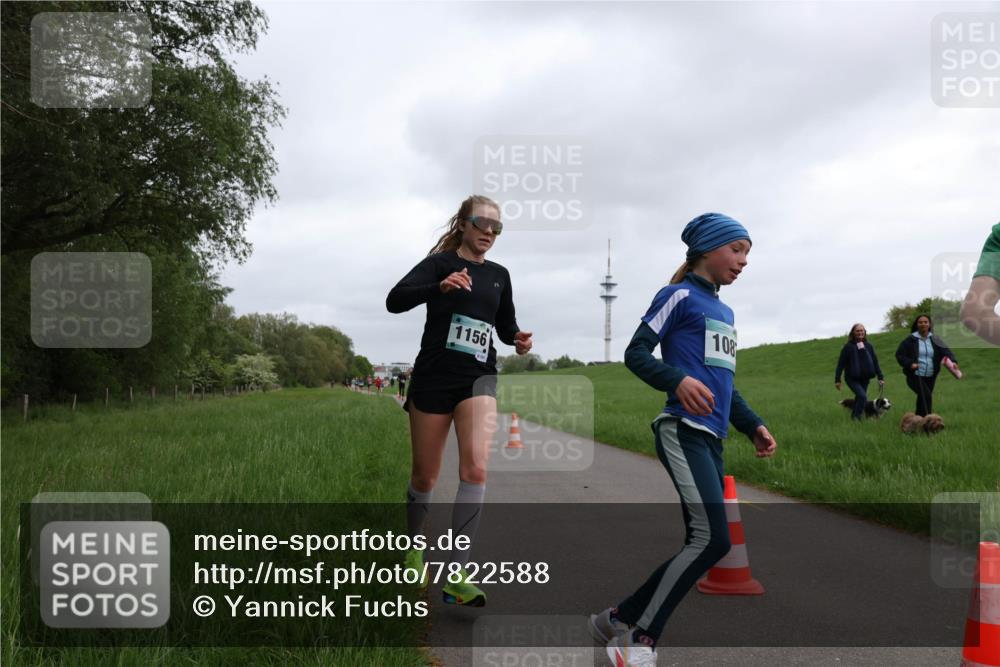 04.05.2025 - 8. Wedeler Halbmarathon Yannick Fuchs http://msf.ph/oto/7822588 04.05.2025 11:10:45 Laufen 1156, 108 meine-sportfotos.de