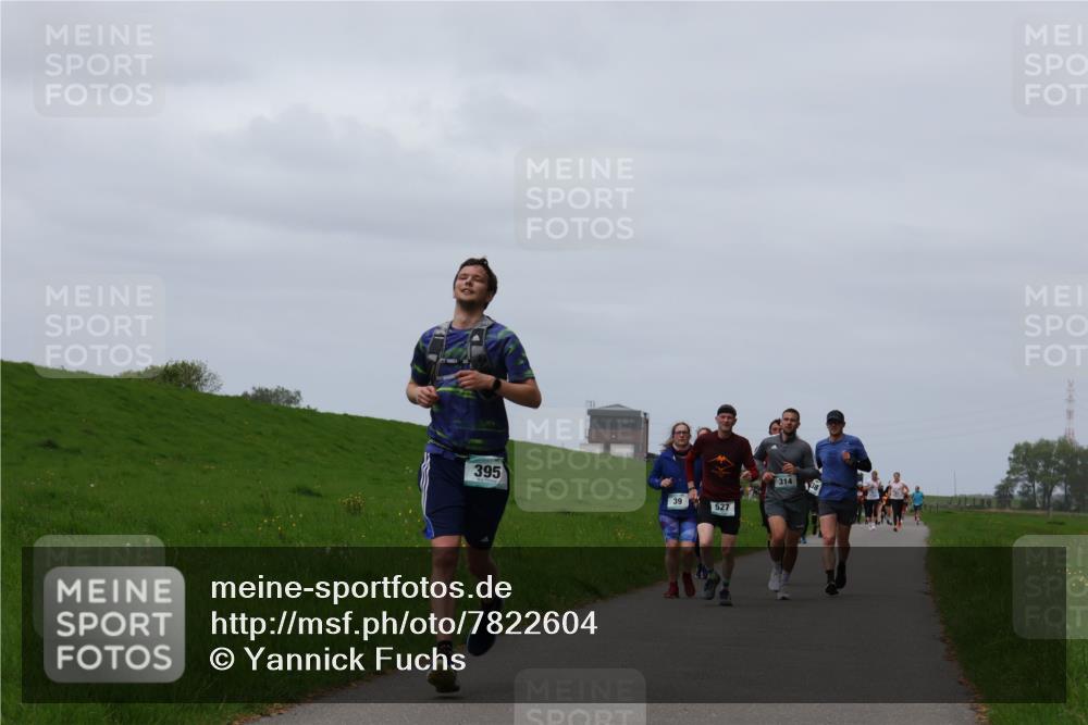 04.05.2025 - 8. Wedeler Halbmarathon Yannick Fuchs http://msf.ph/oto/7822604 04.05.2025 11:29:45 Laufen 395, 39, 527, 314, 138 meine-sportfotos.de