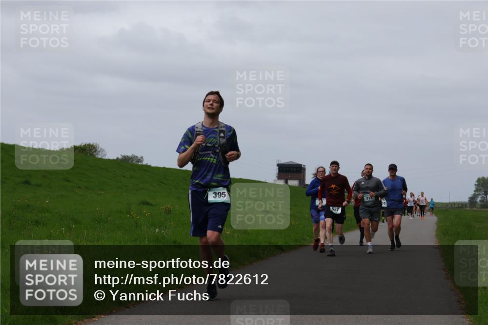 04.05.2025 - 8. Wedeler Halbmarathon Yannick Fuchs http://msf.ph/oto/7822612 04.05.2025 11:29:46 Laufen 395, 527 meine-sportfotos.de