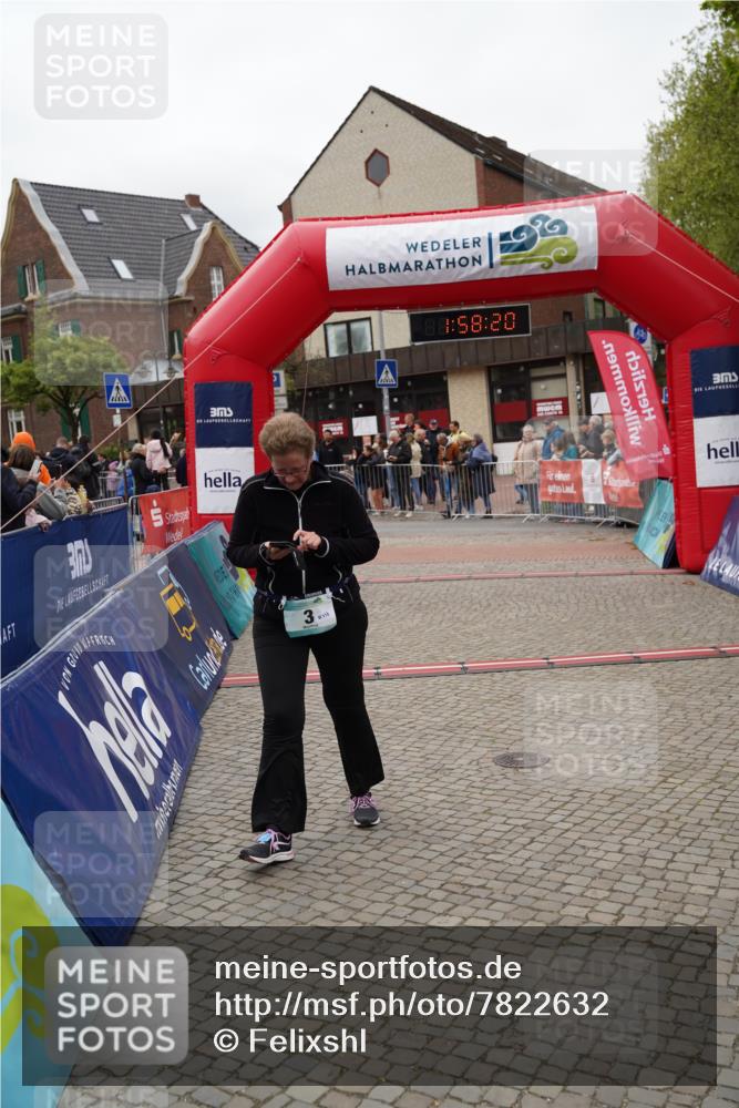 04.05.2025 - 8. Wedeler Halbmarathon Felixshl http://msf.ph/oto/7822632 04.05.2025 11:58:17 Ziel 3, 348, 440, 1135 meine-sportfotos.de