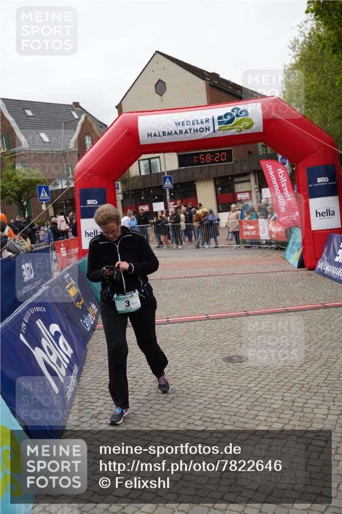 04.05.2025 - 8. Wedeler Halbmarathon Felixshl http://msf.ph/oto/7822646 04.05.2025 11:58:18 Ziel 3, 348, 440, 1135 meine-sportfotos.de