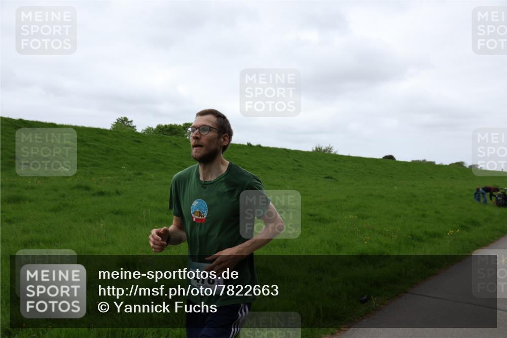04.05.2025 - 8. Wedeler Halbmarathon Yannick Fuchs http://msf.ph/oto/7822663 04.05.2025 11:10:49 Laufen 478 meine-sportfotos.de