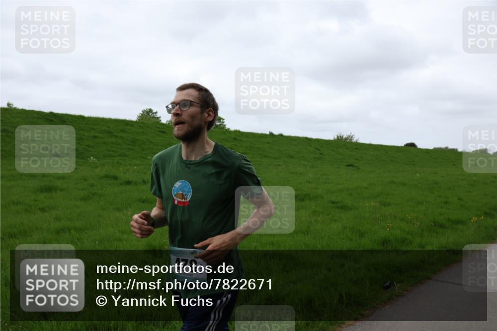 04.05.2025 - 8. Wedeler Halbmarathon Yannick Fuchs http://msf.ph/oto/7822671 04.05.2025 11:10:49 Laufen 478 meine-sportfotos.de