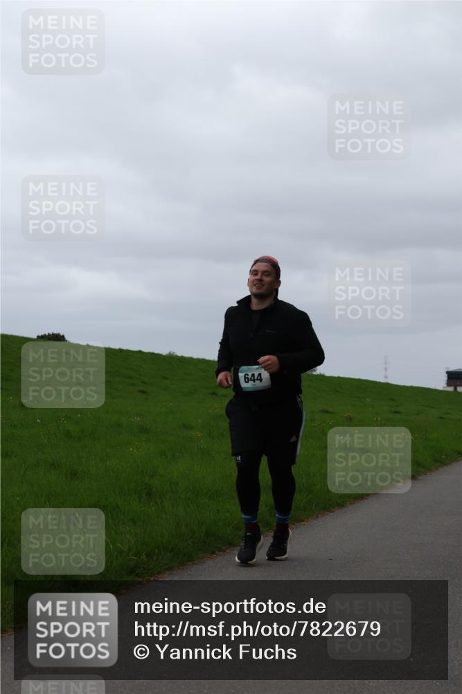 04.05.2025 - 8. Wedeler Halbmarathon Yannick Fuchs http://msf.ph/oto/7822679 04.05.2025 12:13:49 Laufen 644 meine-sportfotos.de