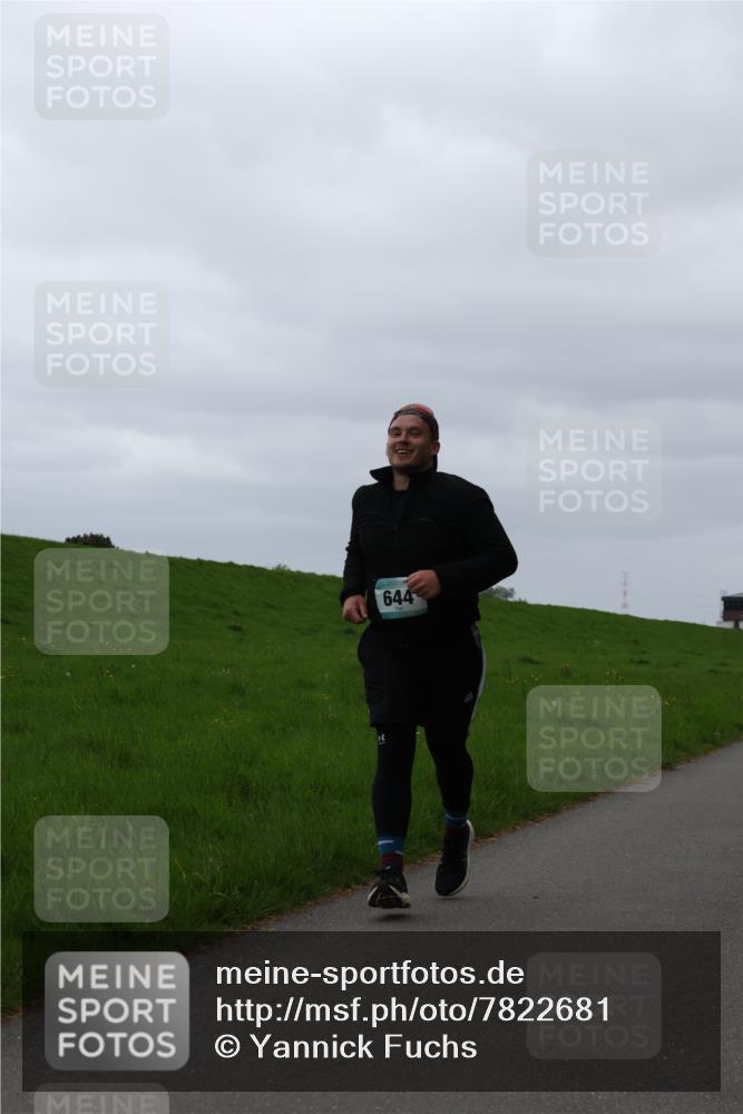 04.05.2025 - 8. Wedeler Halbmarathon Yannick Fuchs http://msf.ph/oto/7822681 04.05.2025 12:13:50 Laufen 644 meine-sportfotos.de