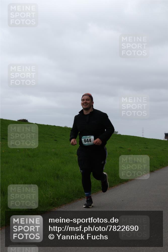 04.05.2025 - 8. Wedeler Halbmarathon Yannick Fuchs http://msf.ph/oto/7822690 04.05.2025 12:13:50 Laufen 644 meine-sportfotos.de