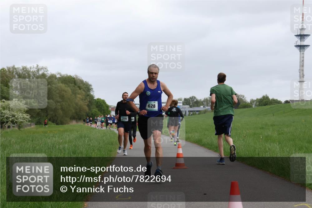 04.05.2025 - 8. Wedeler Halbmarathon Yannick Fuchs http://msf.ph/oto/7822694 04.05.2025 11:10:53 Laufen 279, 628 meine-sportfotos.de