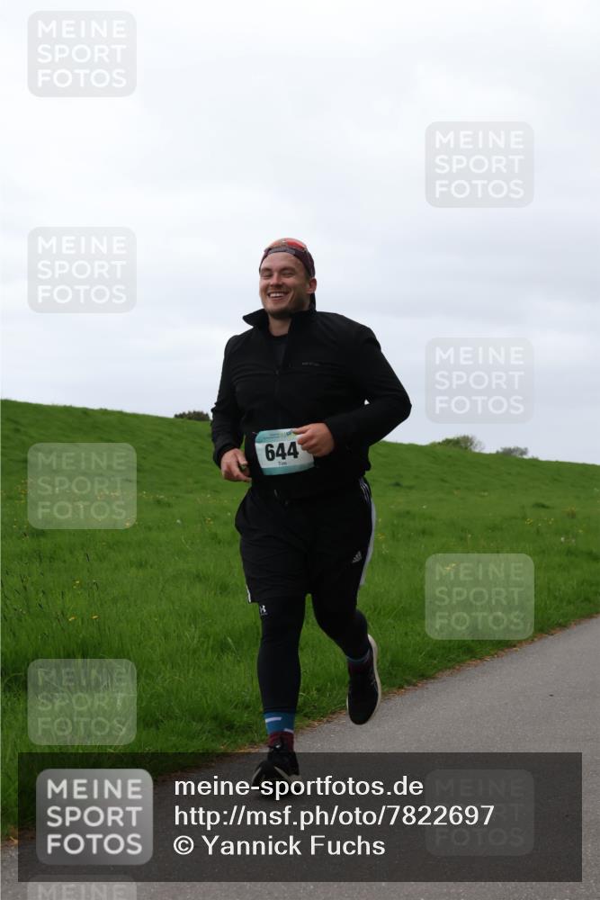04.05.2025 - 8. Wedeler Halbmarathon Yannick Fuchs http://msf.ph/oto/7822697 04.05.2025 12:13:50 Laufen 644 meine-sportfotos.de
