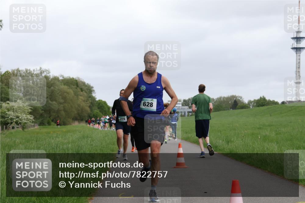 04.05.2025 - 8. Wedeler Halbmarathon Yannick Fuchs http://msf.ph/oto/7822757 04.05.2025 11:10:53 Laufen 279, 628 meine-sportfotos.de