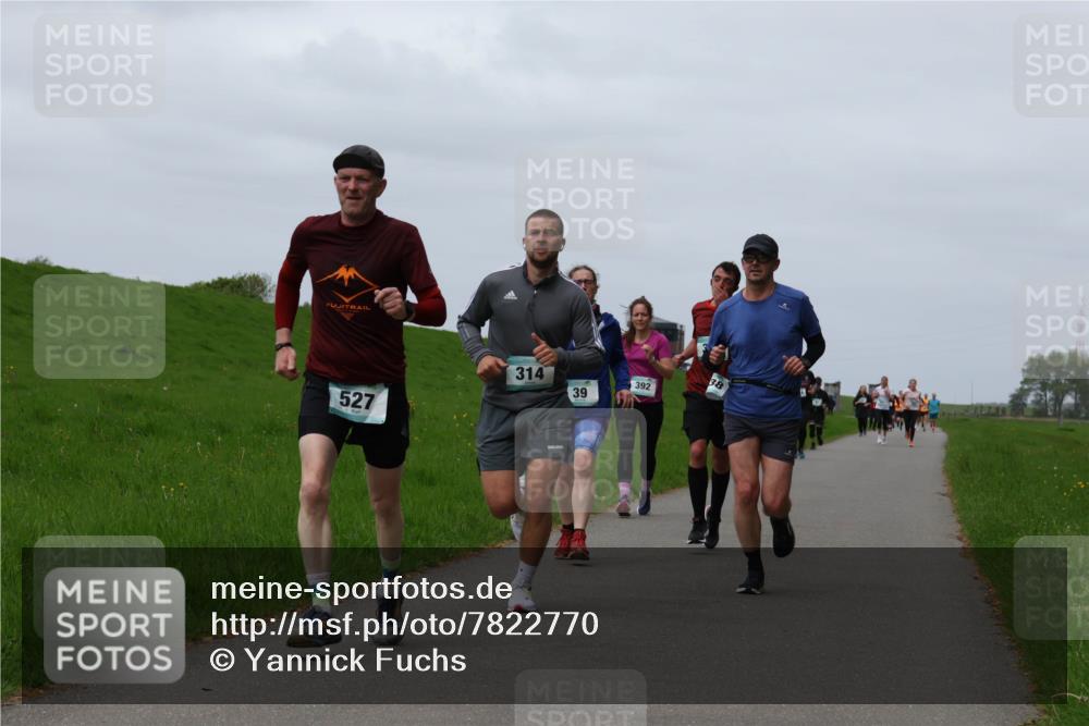 04.05.2025 - 8. Wedeler Halbmarathon Yannick Fuchs http://msf.ph/oto/7822770 04.05.2025 11:29:50 Laufen 527, 314, 39, 392, 38 meine-sportfotos.de
