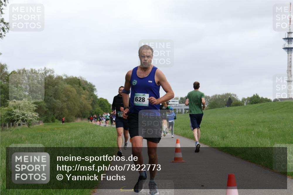 04.05.2025 - 8. Wedeler Halbmarathon Yannick Fuchs http://msf.ph/oto/7822773 04.05.2025 11:10:53 Laufen 628 meine-sportfotos.de