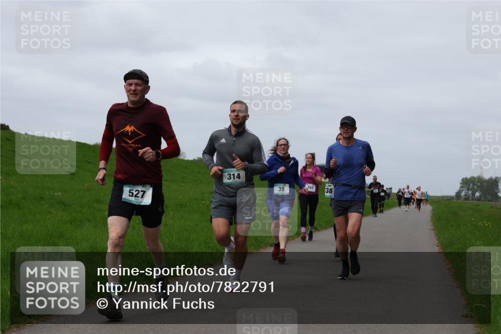 04.05.2025 - 8. Wedeler Halbmarathon Yannick Fuchs http://msf.ph/oto/7822791 04.05.2025 11:29:51 Laufen 527, 314, 392, 39, 38 meine-sportfotos.de