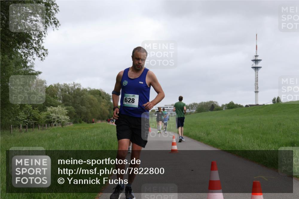 04.05.2025 - 8. Wedeler Halbmarathon Yannick Fuchs http://msf.ph/oto/7822800 04.05.2025 11:10:54 Laufen 628 meine-sportfotos.de