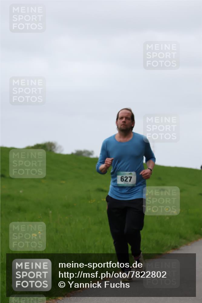 04.05.2025 - 8. Wedeler Halbmarathon Yannick Fuchs http://msf.ph/oto/7822802 04.05.2025 12:15:00 Laufen 627 meine-sportfotos.de
