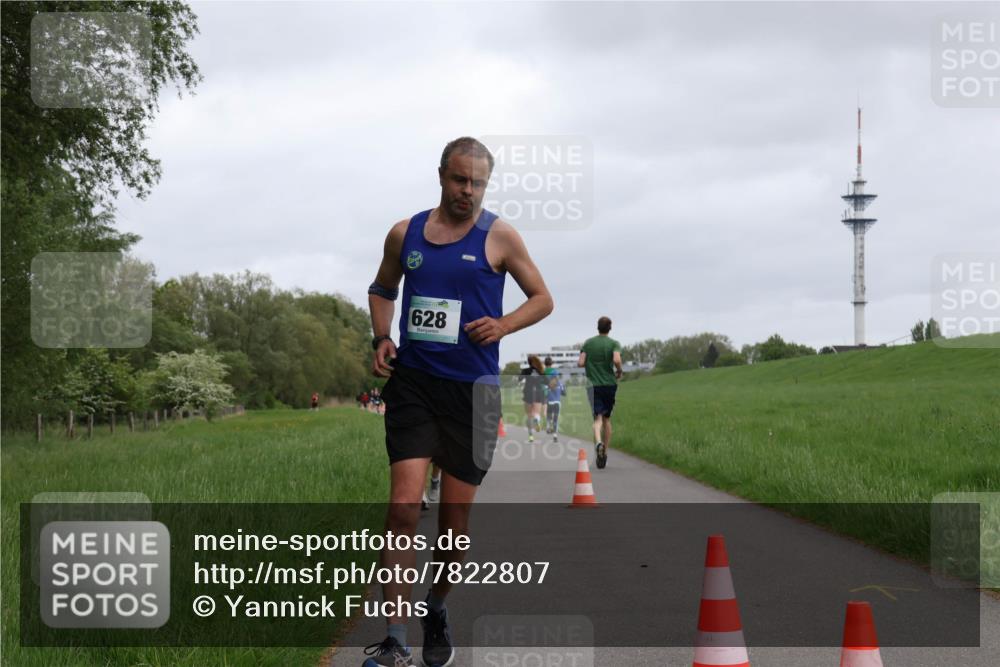 04.05.2025 - 8. Wedeler Halbmarathon Yannick Fuchs http://msf.ph/oto/7822807 04.05.2025 11:10:54 Laufen 628 meine-sportfotos.de