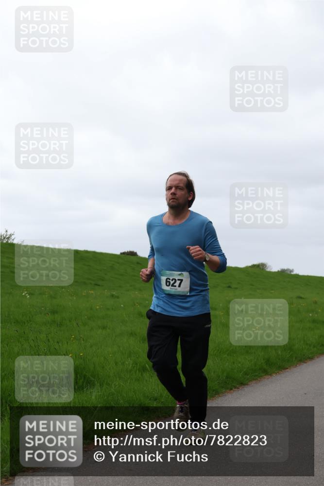 04.05.2025 - 8. Wedeler Halbmarathon Yannick Fuchs http://msf.ph/oto/7822823 04.05.2025 12:15:03 Laufen 627 meine-sportfotos.de