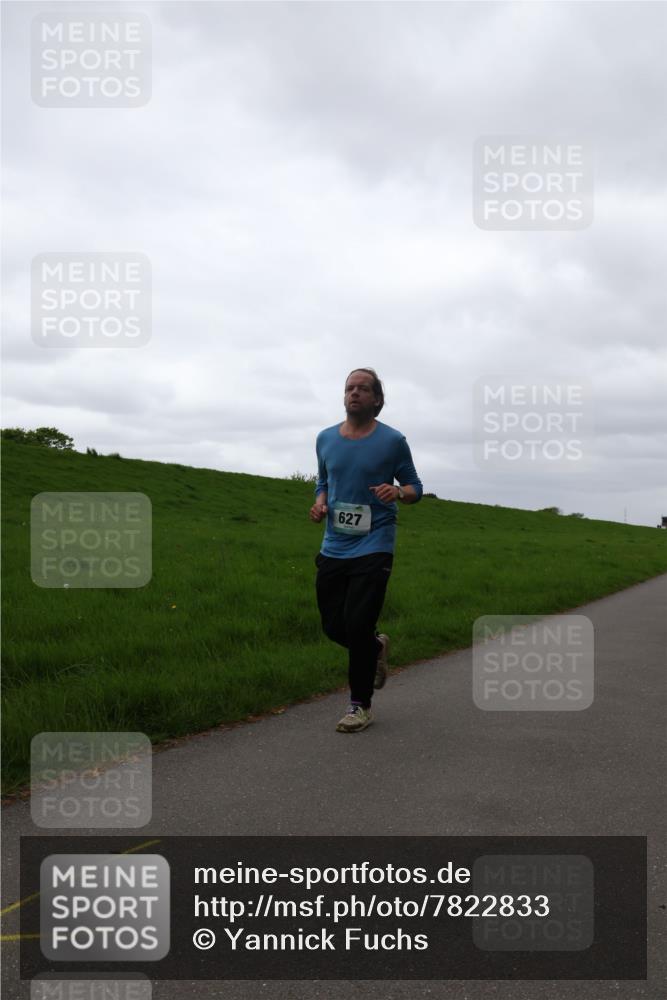 04.05.2025 - 8. Wedeler Halbmarathon Yannick Fuchs http://msf.ph/oto/7822833 04.05.2025 12:15:04 Laufen 627 meine-sportfotos.de