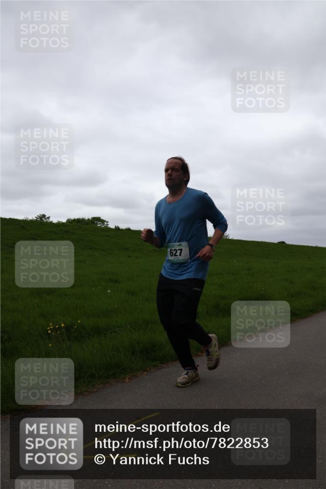 04.05.2025 - 8. Wedeler Halbmarathon Yannick Fuchs http://msf.ph/oto/7822853 04.05.2025 12:15:04 Laufen 627 meine-sportfotos.de