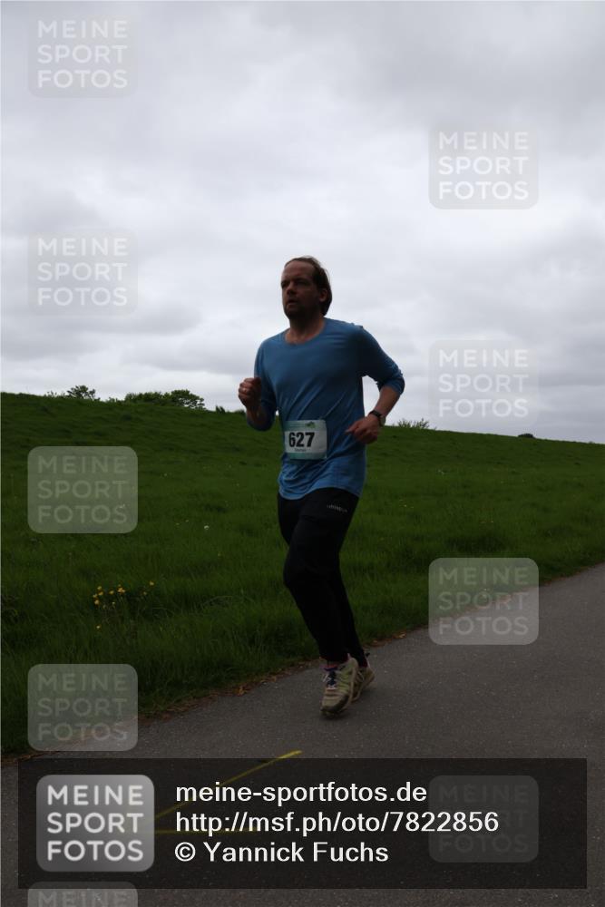 04.05.2025 - 8. Wedeler Halbmarathon Yannick Fuchs http://msf.ph/oto/7822856 04.05.2025 12:15:04 Laufen 627 meine-sportfotos.de