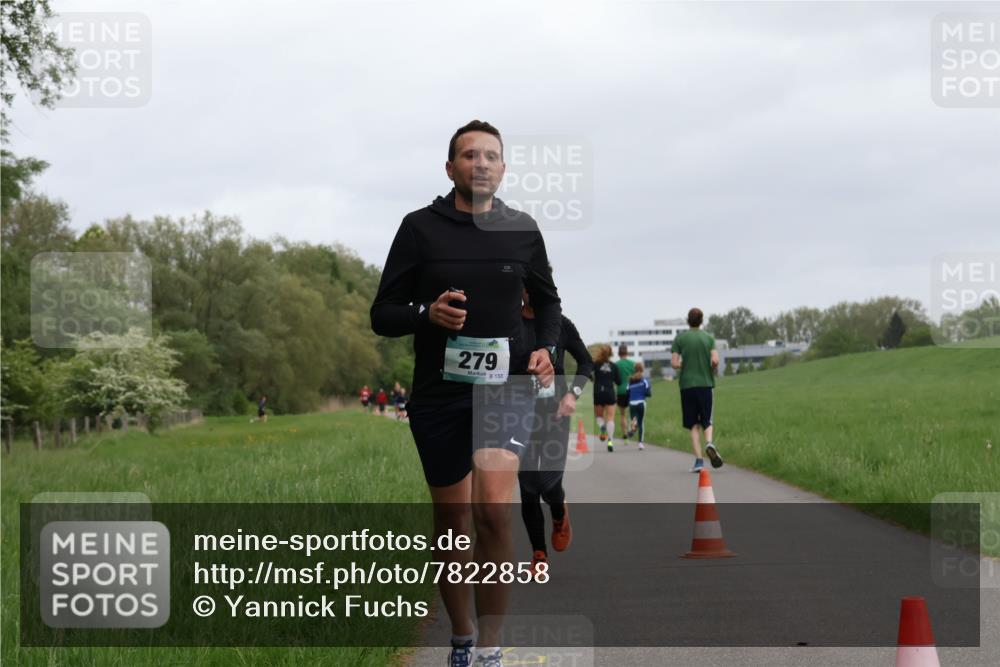 04.05.2025 - 8. Wedeler Halbmarathon Yannick Fuchs http://msf.ph/oto/7822858 04.05.2025 11:10:56 Laufen 279, 150 meine-sportfotos.de