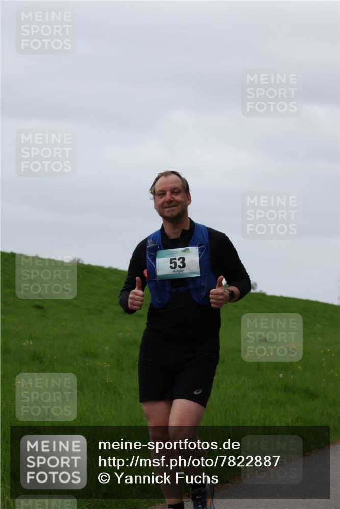 04.05.2025 - 8. Wedeler Halbmarathon Yannick Fuchs http://msf.ph/oto/7822887 04.05.2025 12:15:44 Laufen 53 meine-sportfotos.de