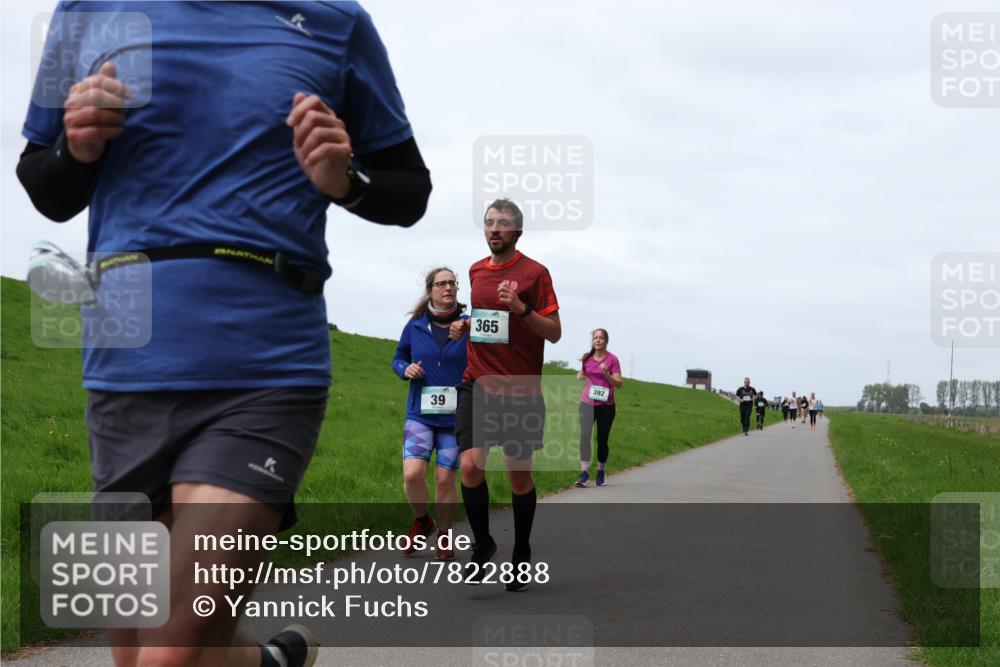 04.05.2025 - 8. Wedeler Halbmarathon Yannick Fuchs http://msf.ph/oto/7822888 04.05.2025 11:29:54 Laufen 39, 365, 392 meine-sportfotos.de