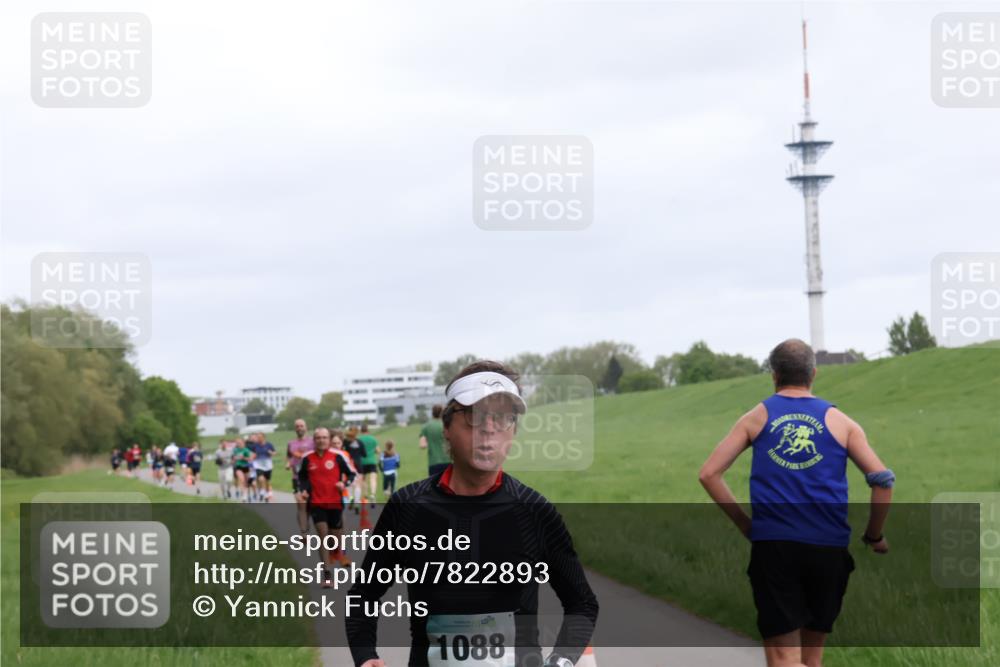 04.05.2025 - 8. Wedeler Halbmarathon Yannick Fuchs http://msf.ph/oto/7822893 04.05.2025 11:10:58 Laufen 1088 meine-sportfotos.de