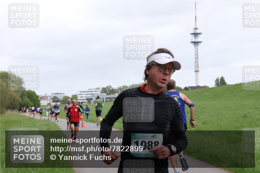04.05.2025 - 8. Wedeler Halbmarathon Yannick Fuchs http://msf.ph/oto/7822899 04.05.2025 11:10:58 Laufen 1089 meine-sportfotos.de