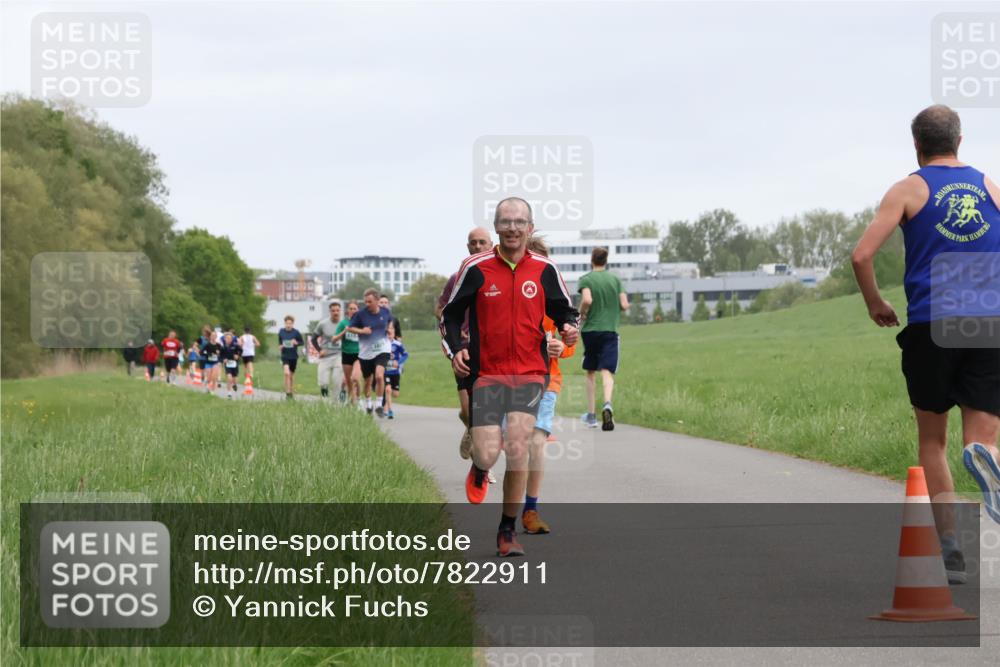 04.05.2025 - 8. Wedeler Halbmarathon Yannick Fuchs http://msf.ph/oto/7822911 04.05.2025 11:11:00 Laufen  meine-sportfotos.de