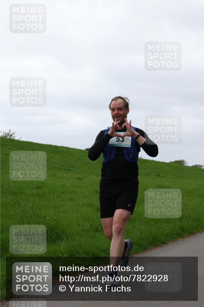 04.05.2025 - 8. Wedeler Halbmarathon Yannick Fuchs http://msf.ph/oto/7822928 04.05.2025 12:15:45 Laufen 53 meine-sportfotos.de