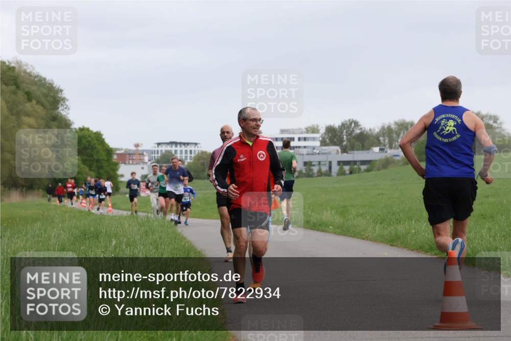 04.05.2025 - 8. Wedeler Halbmarathon Yannick Fuchs http://msf.ph/oto/7822934 04.05.2025 11:11:00 Laufen  meine-sportfotos.de
