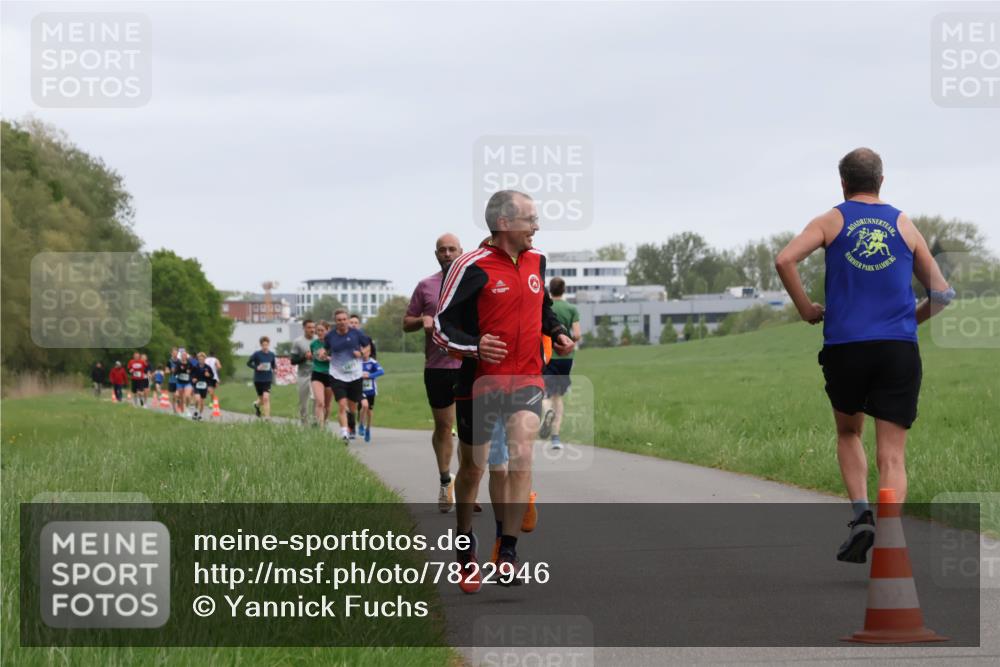 04.05.2025 - 8. Wedeler Halbmarathon Yannick Fuchs http://msf.ph/oto/7822946 04.05.2025 11:11:00 Laufen  meine-sportfotos.de
