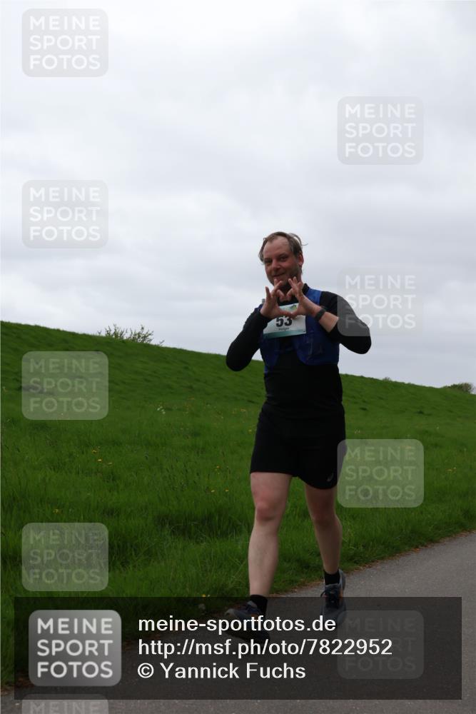 04.05.2025 - 8. Wedeler Halbmarathon Yannick Fuchs http://msf.ph/oto/7822952 04.05.2025 12:15:45 Laufen 53 meine-sportfotos.de