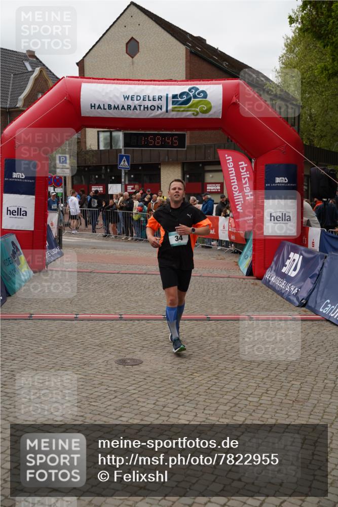 04.05.2025 - 8. Wedeler Halbmarathon Felixshl http://msf.ph/oto/7822955 04.05.2025 11:58:43 Ziel 34, 713 meine-sportfotos.de