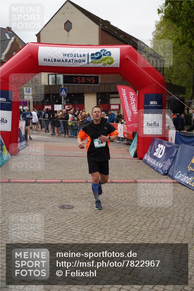 04.05.2025 - 8. Wedeler Halbmarathon Felixshl http://msf.ph/oto/7822967 04.05.2025 11:58:43 Ziel 34, 713 meine-sportfotos.de