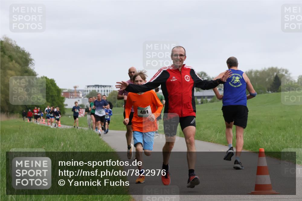 04.05.2025 - 8. Wedeler Halbmarathon Yannick Fuchs http://msf.ph/oto/7822976 04.05.2025 11:11:01 Laufen 1077, 481 meine-sportfotos.de
