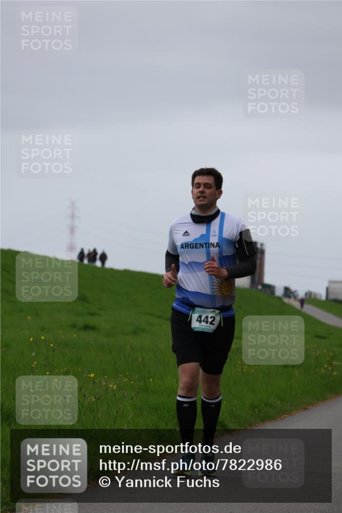 04.05.2025 - 8. Wedeler Halbmarathon Yannick Fuchs http://msf.ph/oto/7822986 04.05.2025 12:16:11 Laufen 442 meine-sportfotos.de