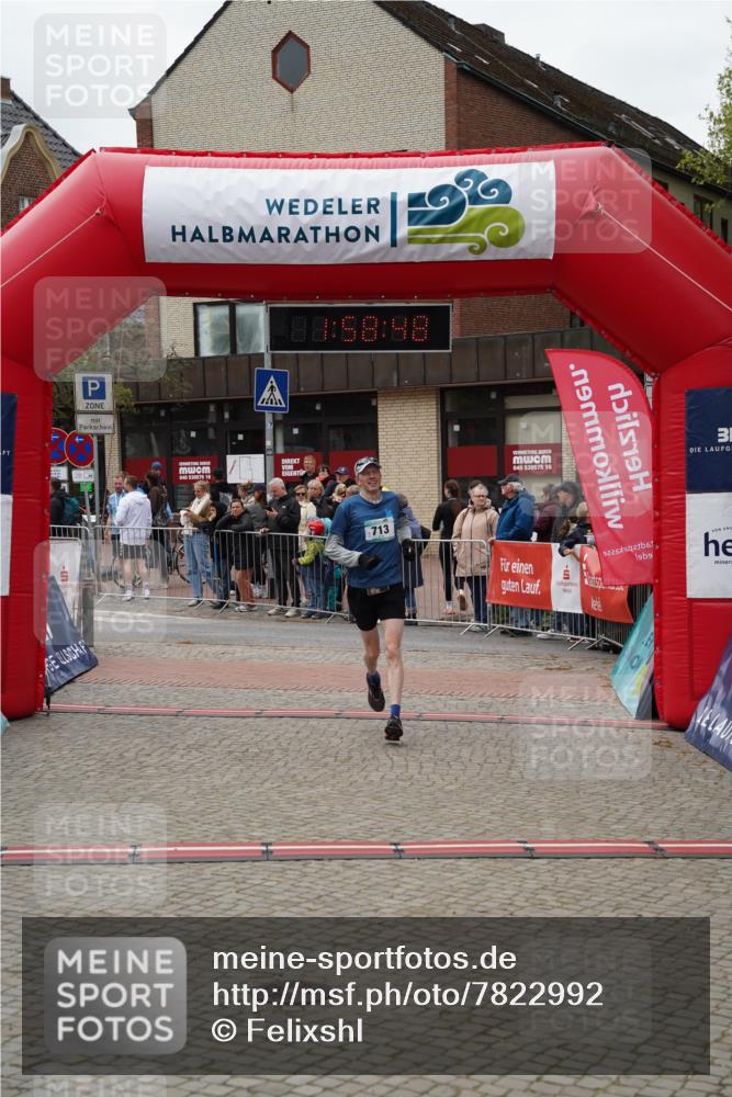 04.05.2025 - 8. Wedeler Halbmarathon Felixshl http://msf.ph/oto/7822992 04.05.2025 11:58:46 Ziel 34, 551, 713 meine-sportfotos.de