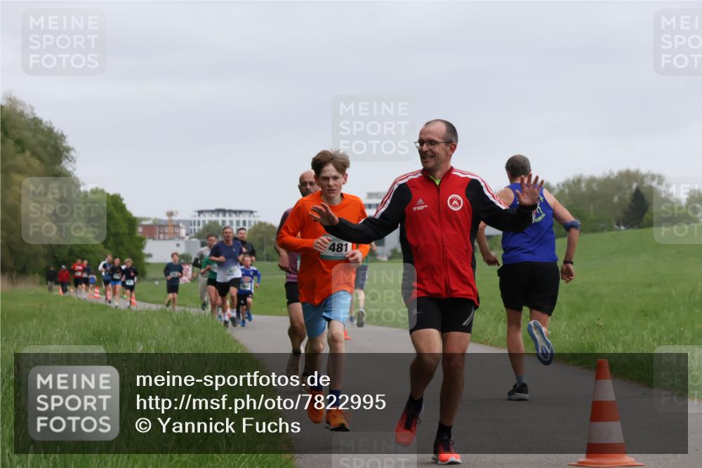 04.05.2025 - 8. Wedeler Halbmarathon Yannick Fuchs http://msf.ph/oto/7822995 04.05.2025 11:11:01 Laufen 481, 8 meine-sportfotos.de
